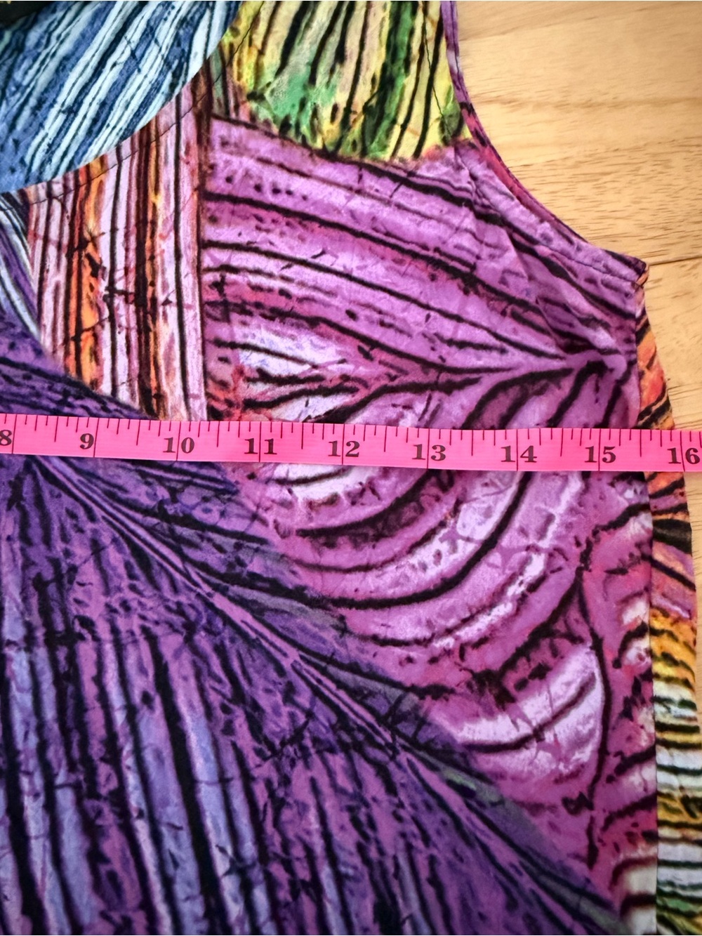 Jams World Vintage Hawaiian
Asymmetric Art to Wear Rainbow Tank - Picture 5 of 5